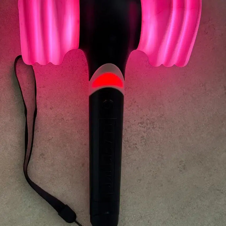 [BUNJANG] BLACKPINK Official Light Stick Ver.2 + Photocard (Sealed) / 블랙핑크 응원봉 뿅봉 ver.2 + 포카 미개봉