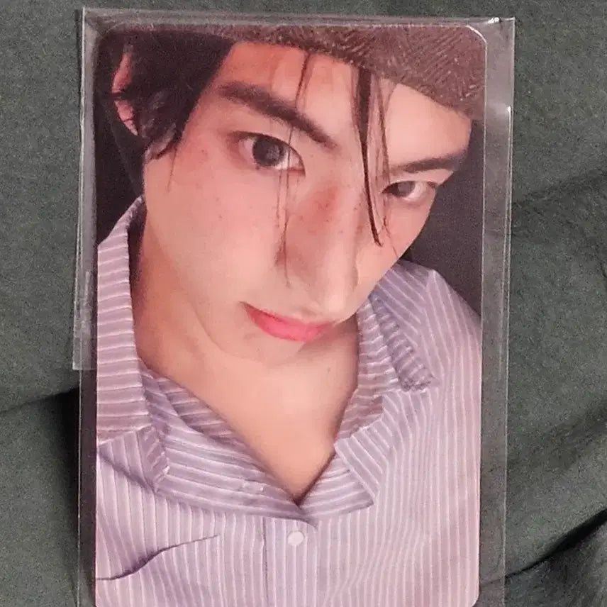[BUNJANG] The Boyz Eric Almost B_Photocard / 더보이즈 에릭 포카 얼모스트블루