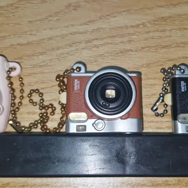 [BUNJANG] Instax Mini Camera Miniature Gacha Figure Keychain Set (Mini 8 Pink, Mini 90 Black/Brown) / 희귀 고전가챠) 인스탁스 미니 카메라 미니어처 가챠 피규어 키링 3종 일괄 미니8 핑크 / 미니90 블랙, 브라운)