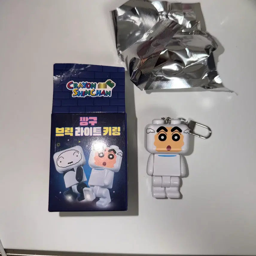 [BUNJANG] Crayon Shin-chan Shin-chan Brick Light Keyring Figure (Opened) / 짱구는 못말려 짱구 브릭 라이트 키링 피규어 단순개봉 새상품