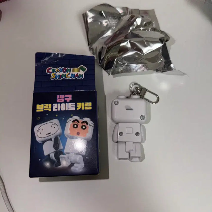 [BUNJANG] Crayon Shin-chan Shin-chan Brick Light Keyring Figure (Opened) / 짱구는 못말려 짱구 브릭 라이트 키링 피규어 단순개봉 새상품
