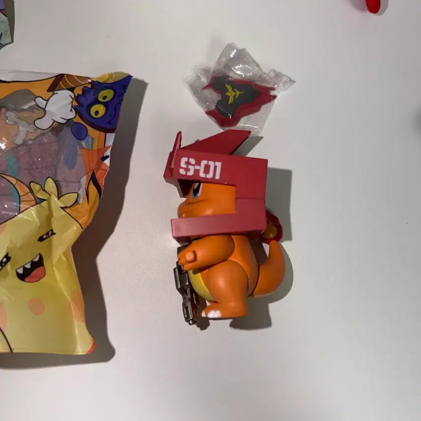 [BUNJANG] Pokemon x Gundam Charizard Figure (Simple Unboxing) / 포켓몬스터 건담 파이리 피규어 단순개봉 새상품