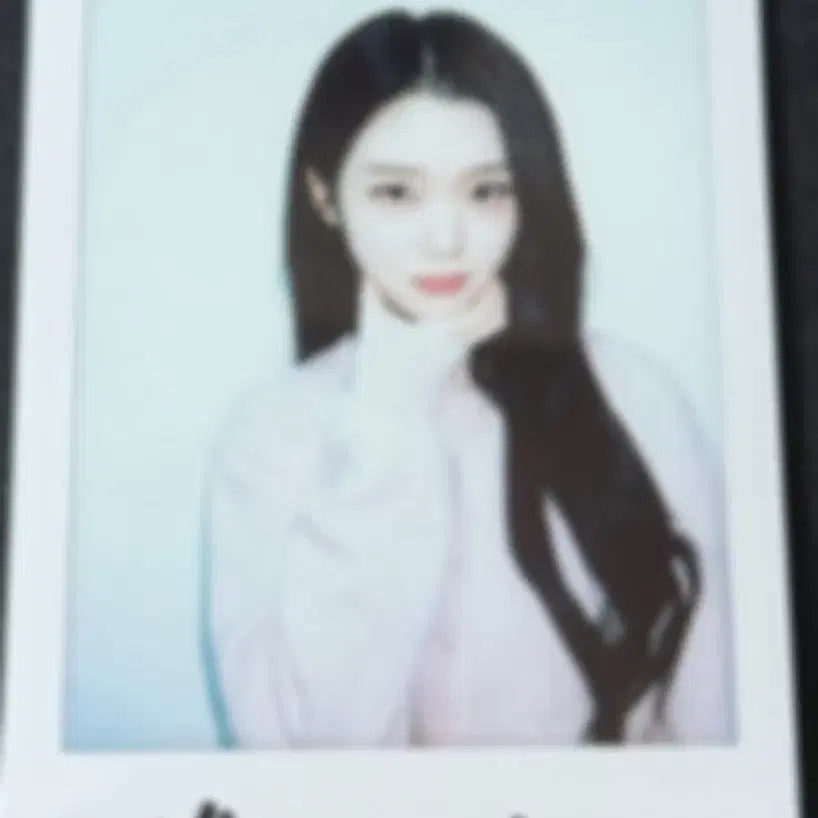 [BUNJANG] tripleS Gong Yubin Signed Polaroid / tripleS 트리플에스 250208 공유빈 씨인 폴라로이드