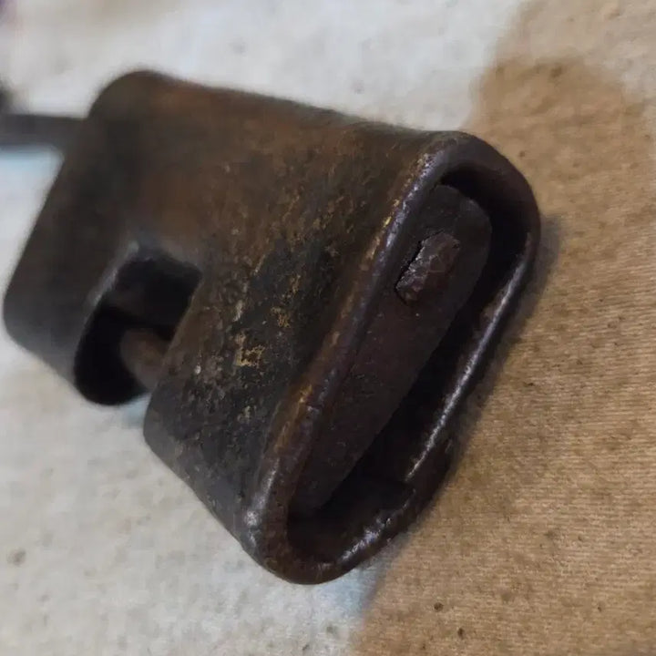[BUNJANG] Rare Joseon Dynasty Special Cast Iron Lock / 보기드문 조선시대 특수 무쇠 자물통