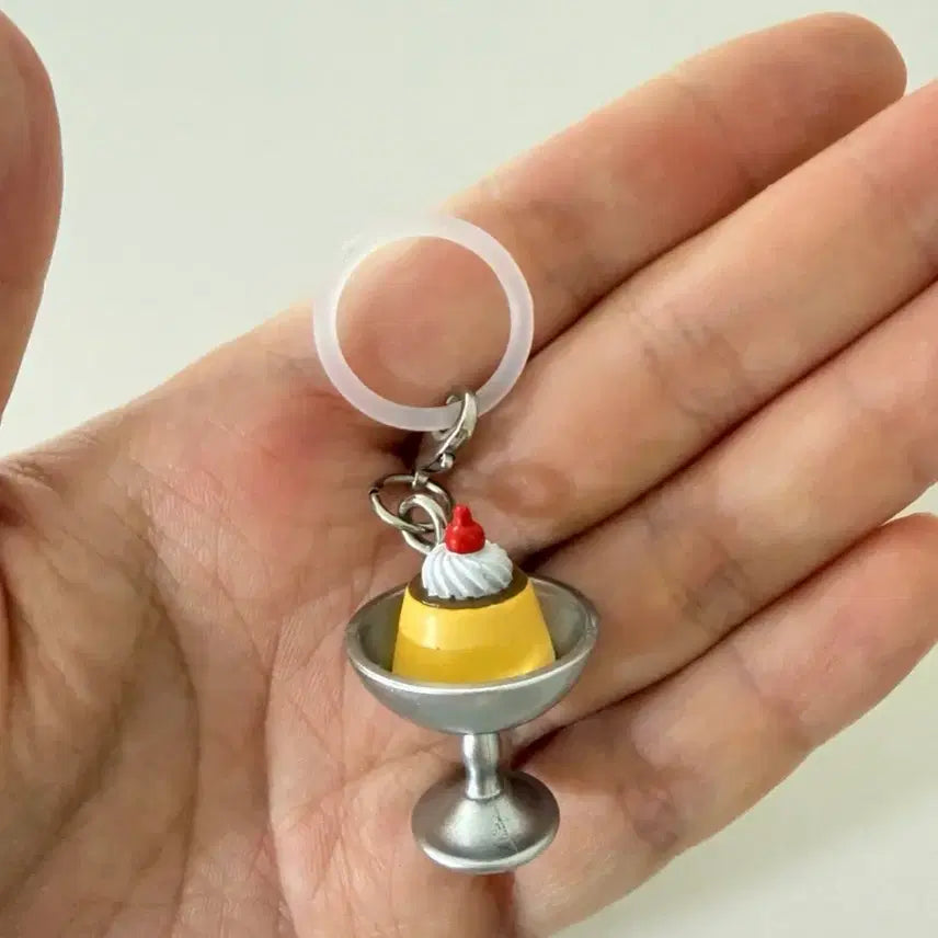 [BUNJANG] Bandai Retro Junsyia Gacha Pudding Keychain / 반다이 레트로 준킷사 가챠 푸딩