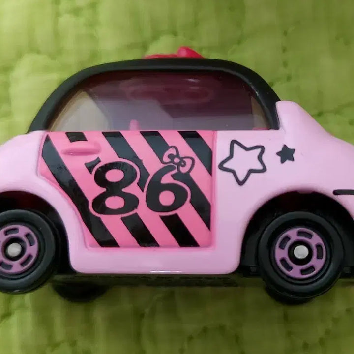 [BUNJANG] Hello Kitty Stripe Ribbon Tomica / 헬로키티 스트라이프 리본 토미카