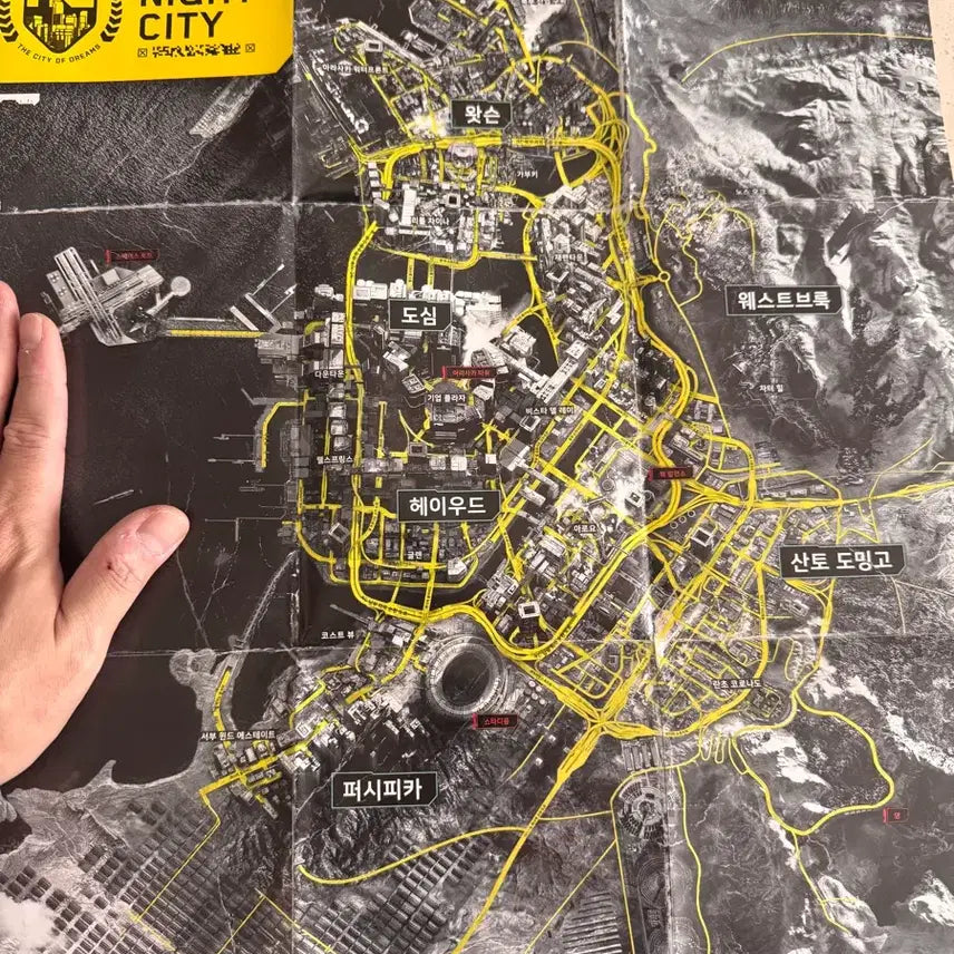 [BUNJANG] Cyberpunk 2077 Night City Map &amp; Postcard Set / 사이버펑크 2077 나이트 시티 맵 &amp; 엽서 세트