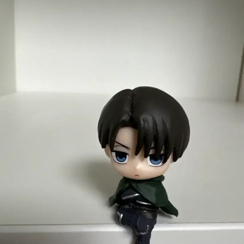 [BUNJANG] Levi Hug Coat Figure / 리바이 허그코트 피규어