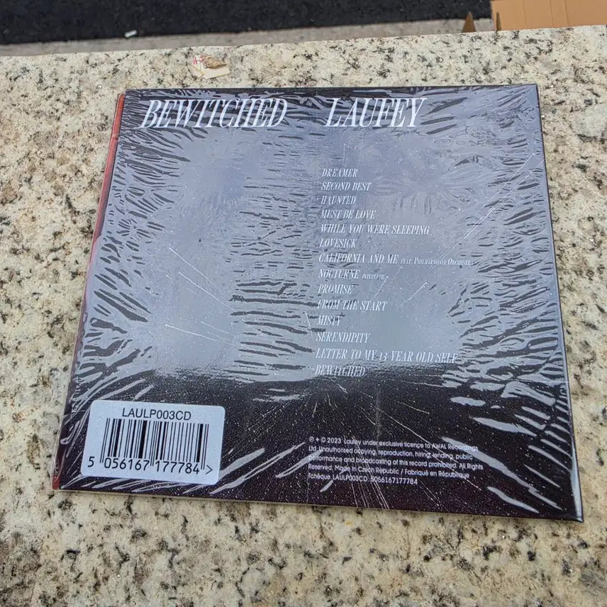 [BUNJANG] Laufey CD Album (Sealed) / laufey CD