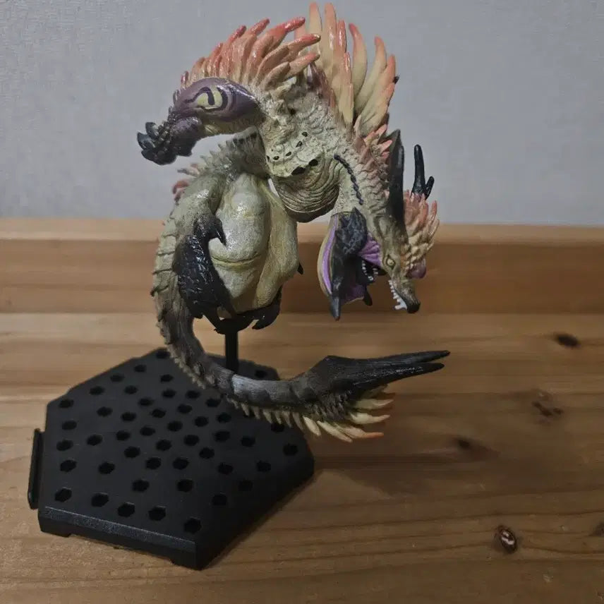 [BUNJANG] Monster Hunter Builder Standard Naruhata Tsuchikane Figure / 몬스터헌터 빌더 스탠다드 나루하타타히메 피규어