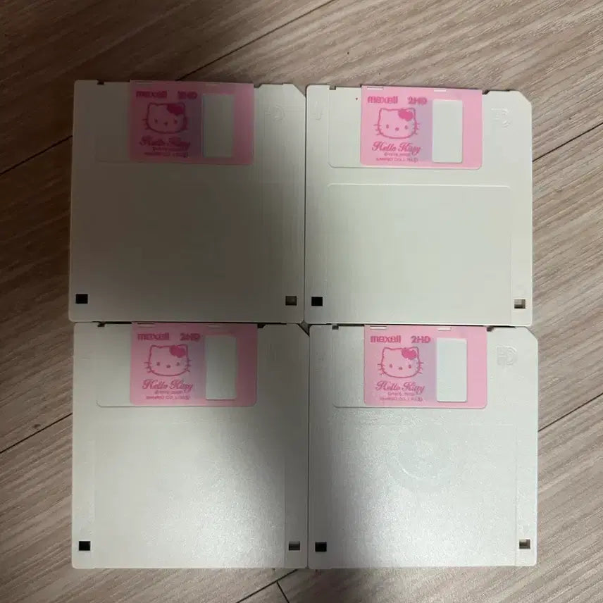 [BUNJANG] Hello Kitty Floppy Disk / 키티 디스켓