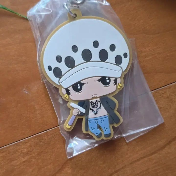 [BUNJANG] One Piece Trafalgar Law SD Rubber Strap Keychain / 원피스  트라팔가 로우 sd 러버 스트랩 키링 키홀더 - Used