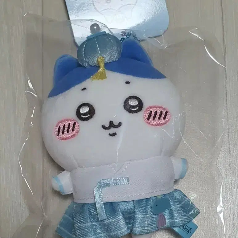 [BUNJANG] Chiikawa Hachiwari Hanbok Plush Keychain / 치이카와 공식 한복 하치와레
