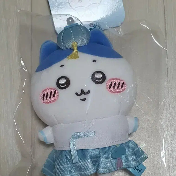 [BUNJANG] Chiikawa Hachiwari Hanbok Plush Keychain / 치이카와 공식 한복 하치와레