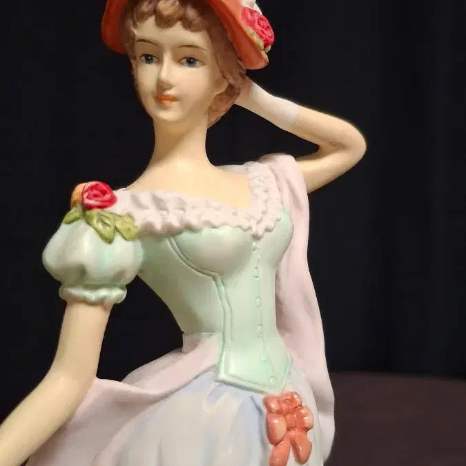 [BUNJANG] The Leonardo Collection Victorian Lady Figurine / 레오나르도 컬렉션