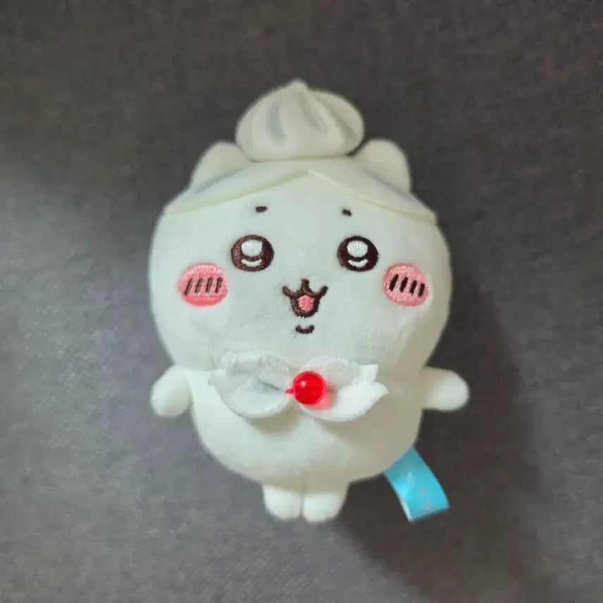 [BUNJANG] Chiikawa Hachiware Birthday Mascot Plush / 치이카와 먼작귀 하치와레 생일 마스코트 휘핑크림 인형 판매