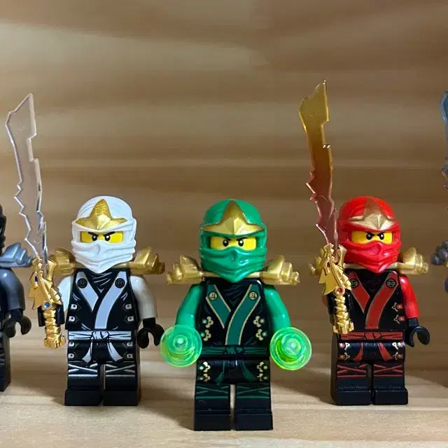 [BUNJANG] LEGO Ninjago Kimono Gi Set &amp; Gold Ninja Lloyd / 레고 닌자고 기모노 도복 세트&amp;골드 닌자 로이드 판매합니다