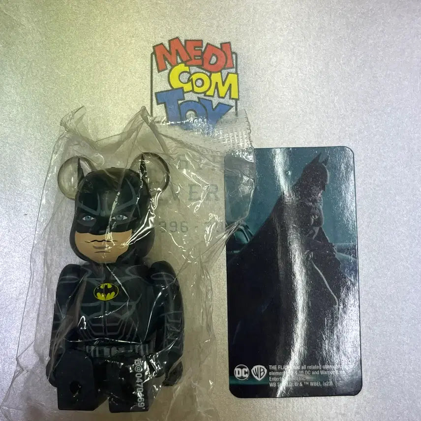 [BUNJANG] Bearbrick 47th Series Batman (Hero Reverse) / 베어브릭 47탄 히어로 역 배트맨