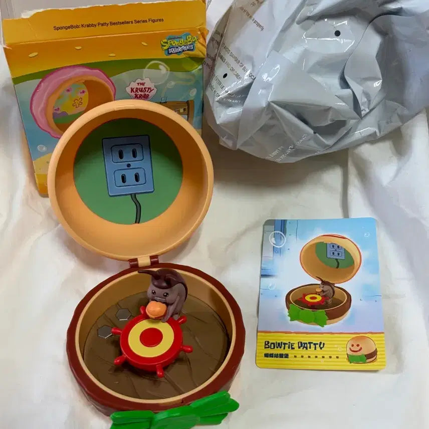 [BUNJANG] Pop Mart SpongeBob Hamburger Cockroach Figure / 팝마트 스폰지밥 햄버거 바퀴벌레 피규어 새상품