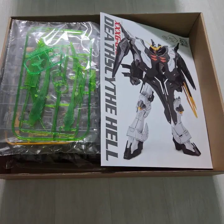 [BUNJANG] YongDoJa MG Deathscythe Hell Frame Gundam Model Kit / 용도자 MG 데스사이즈 헬 프레임 건담 프라모델