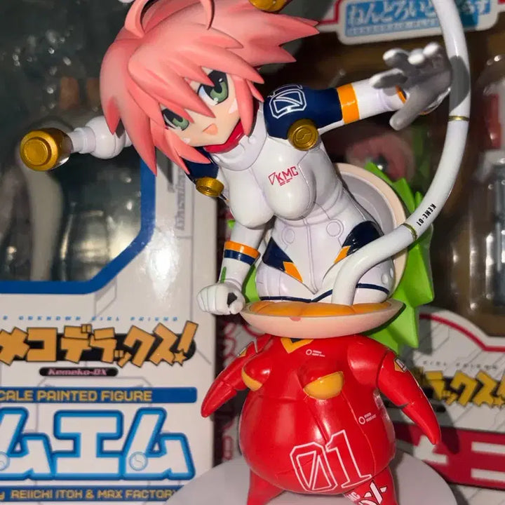 [BUNJANG] Kemeko Deluxe Emmu 1/8 Scale Figure + Nendoroid Plus Bundle Set / 급전) 케메코 딜럭스 에무에무 스케일 피규어 + 넨도로이드 플러스 일괄 판매합니다! 고전 미소녀 피규어