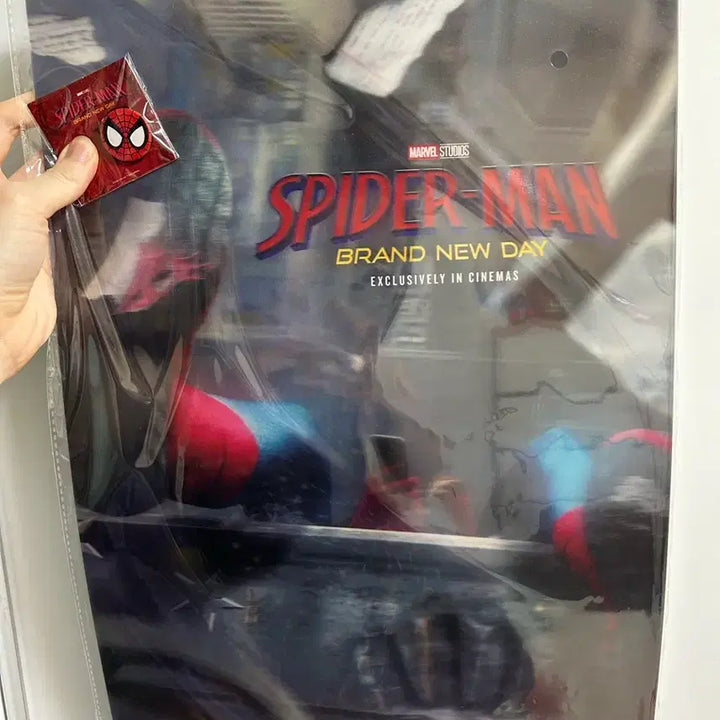 [BUNJANG] Spider-Man: No Way Home 3D Lenticular Poster A3 (Badge Included) / (미개봉 새상품/영상) 스파이더맨 브랜드 뉴 데이 3D 렌티큘러 포스터 A3 CGV 5주차 특전 마블(뱃지포함)