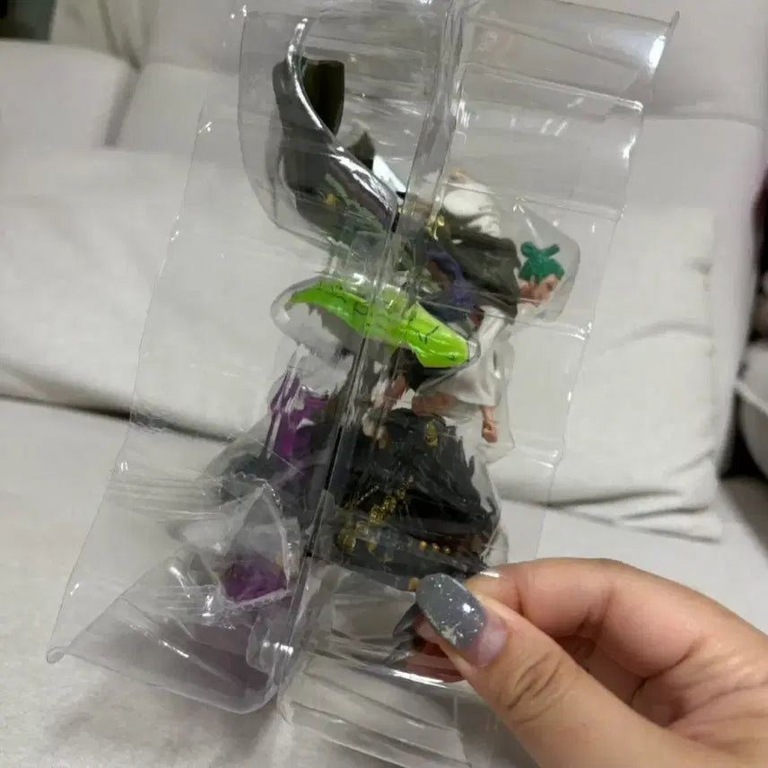 [BUNJANG] One Piece Zoro Figure (Sealed) / 새상품 원피스 조로 피규어 미개봉