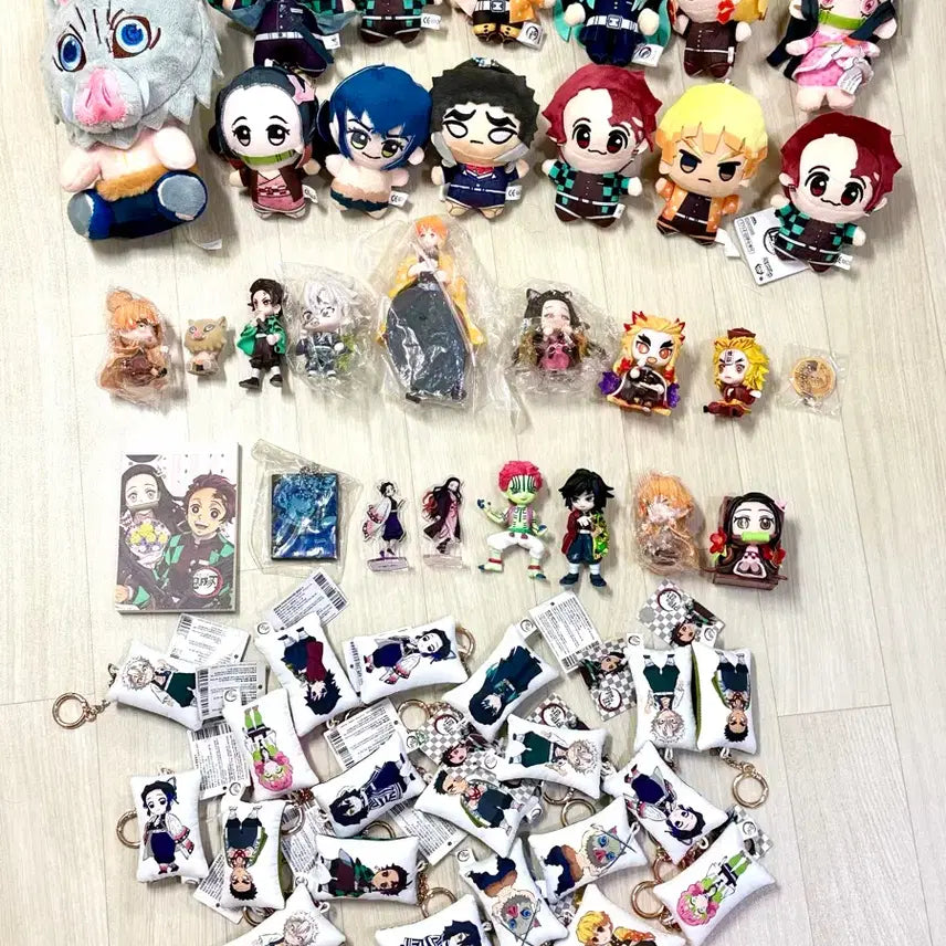 [BUNJANG] Demon Slayer Character Figure, Plush, Gacha, Keyring Bundle Set / 귀멸의칼날네즈코탄지로사네미기유렌고쿠이노스케젠이츠교메이피규어가챠굿즈인형뽑기키링열쇠가방고리인형 일괄