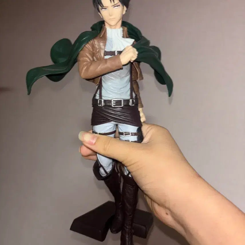 [BUNJANG] Attack on Titan Levi Ackerman Figure / 진격거인 리바이 피규어