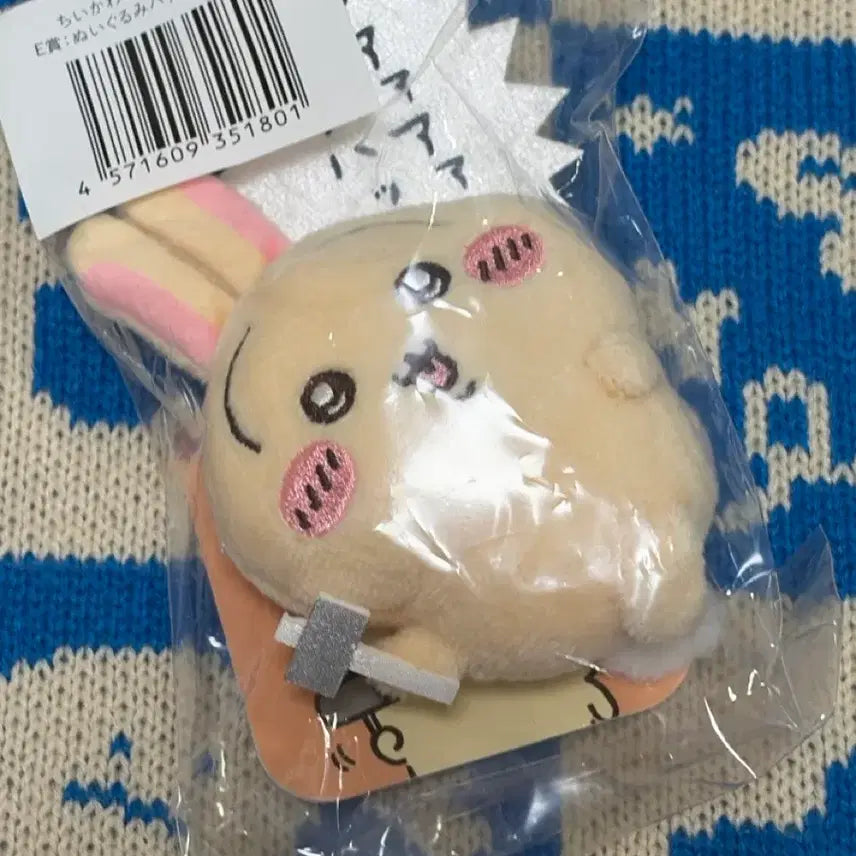 [BUNJANG] Chiikawa Hammer Usagi Badge / 먼작귀 치이카와 쿠지 망치 우사기 뱃지