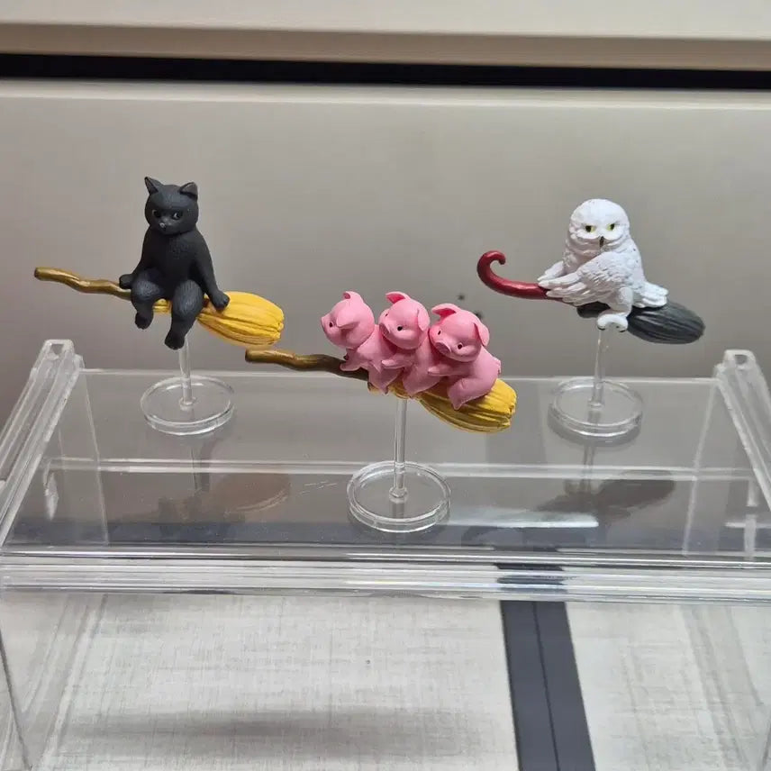 [BUNJANG] YELL Flying Broom Gacha Figures (Cat, Pig, Owl) - Bundle Set / 일괄) YELL 하늘을 나는 빗자루 가챠 피규어 고양이 돼지 부엉이