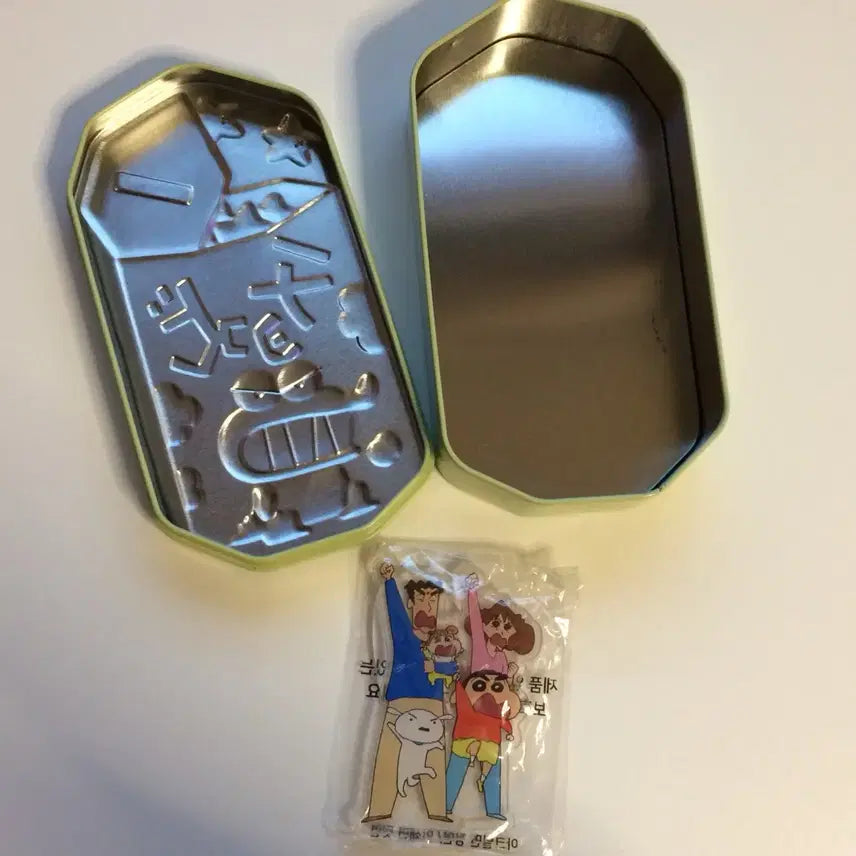 [BUNJANG] Crayon Shin-chan Chocobi Tin Case Acrylic Stand Set / 짱구는못말려 초코비 틴케이스 아크릴 스탠드 세트