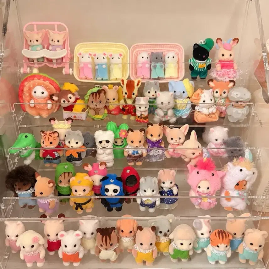 [BUNJANG] Sylvanian Families 60 Figures + Display Cabinet Bundle / 실바니안 60마리 + 보관 장식장 일괄 양도 합니다