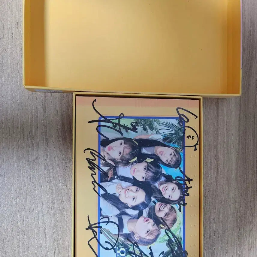 OHMYGIRL メンバー 直筆サイン入り CD バナナが食べれないサル 当選品 BUNJANG] OH MY GIRL BANHANA Banana Allergy Monkey Signed Album