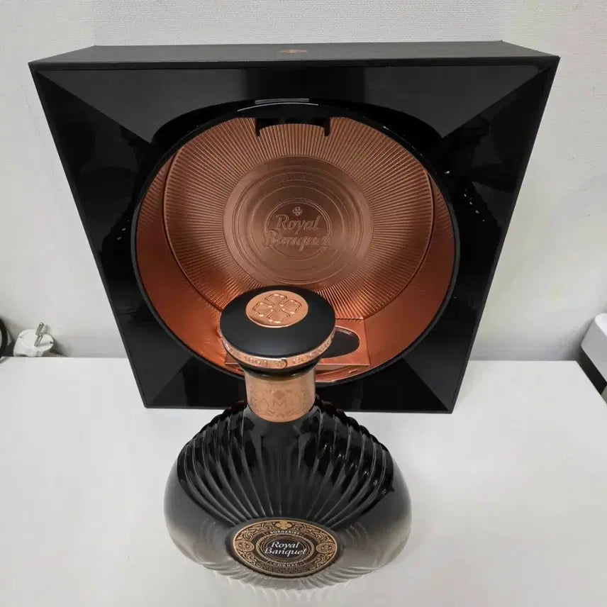 [BUNJANG] Camus Royal Banquet Cognac Empty Bottle with Case / 까뮤 로얄 바나켓 코냑 위스키 공병