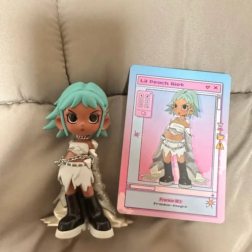 [BUNJANG] Pop Mart Mini Peach Riot Knight Frankie Figure / 팝마트 미니 피치 라이엇 로딩 기사 프랭키 피규어