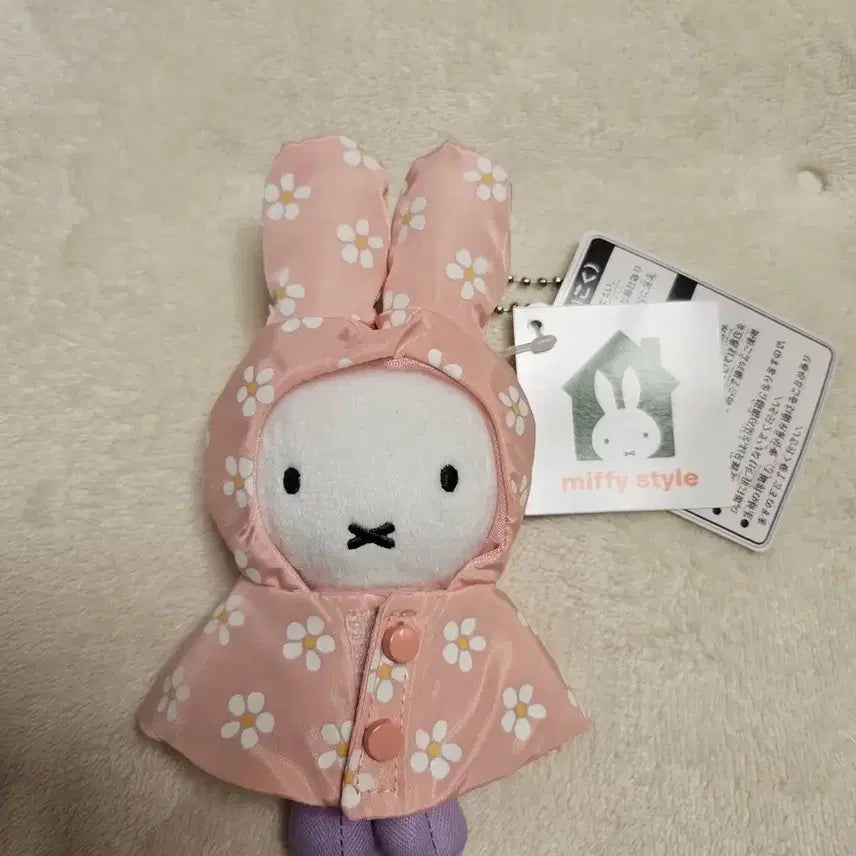 [BUNJANG] Miffy Raincoat Mascot Keychain / 우비 미피 마스코트 (새상품)