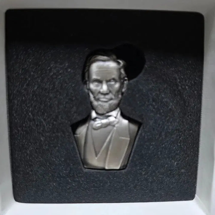 [BUNJANG] Chad Lincoln 3D Bust 2oz Silver Coin / 2022 차드 링컨 3D 흉상 2온스 은화