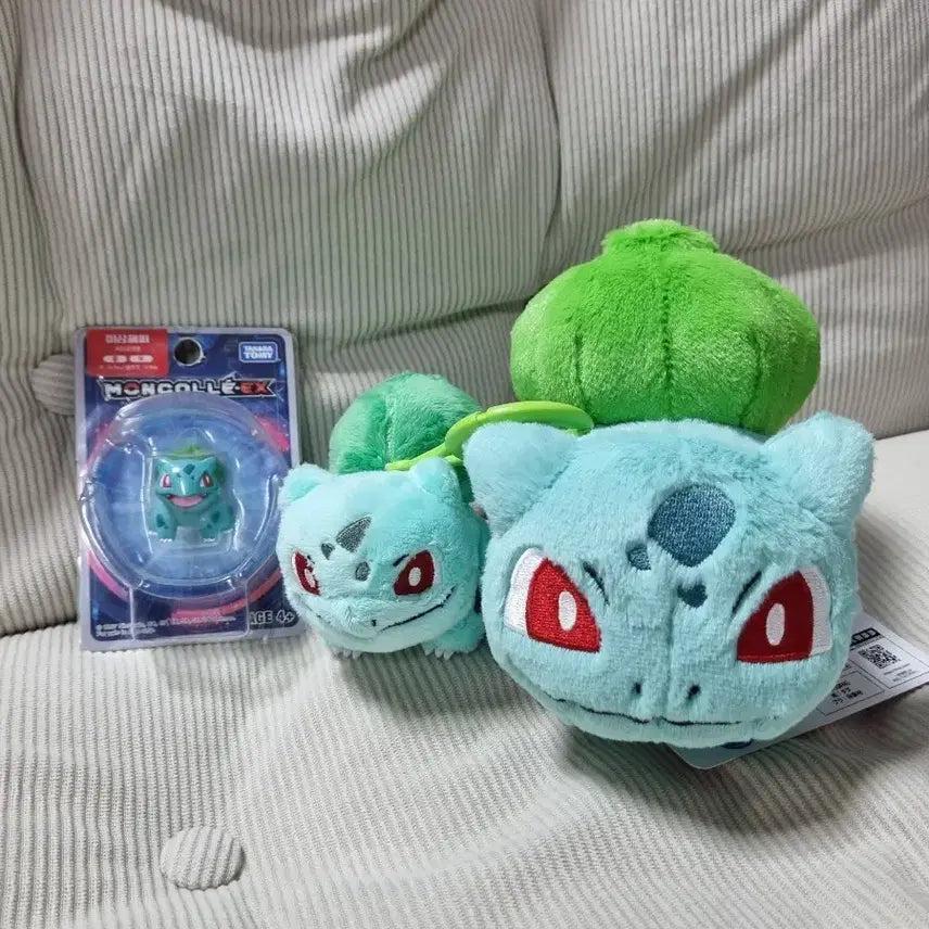 [BUNJANG] Bulbasaur 30th Anniversary Plush &amp; Kararokore Keychain Set / 이상해씨 30주년 인형, 고전 카라코레, 인형키링 팝니다