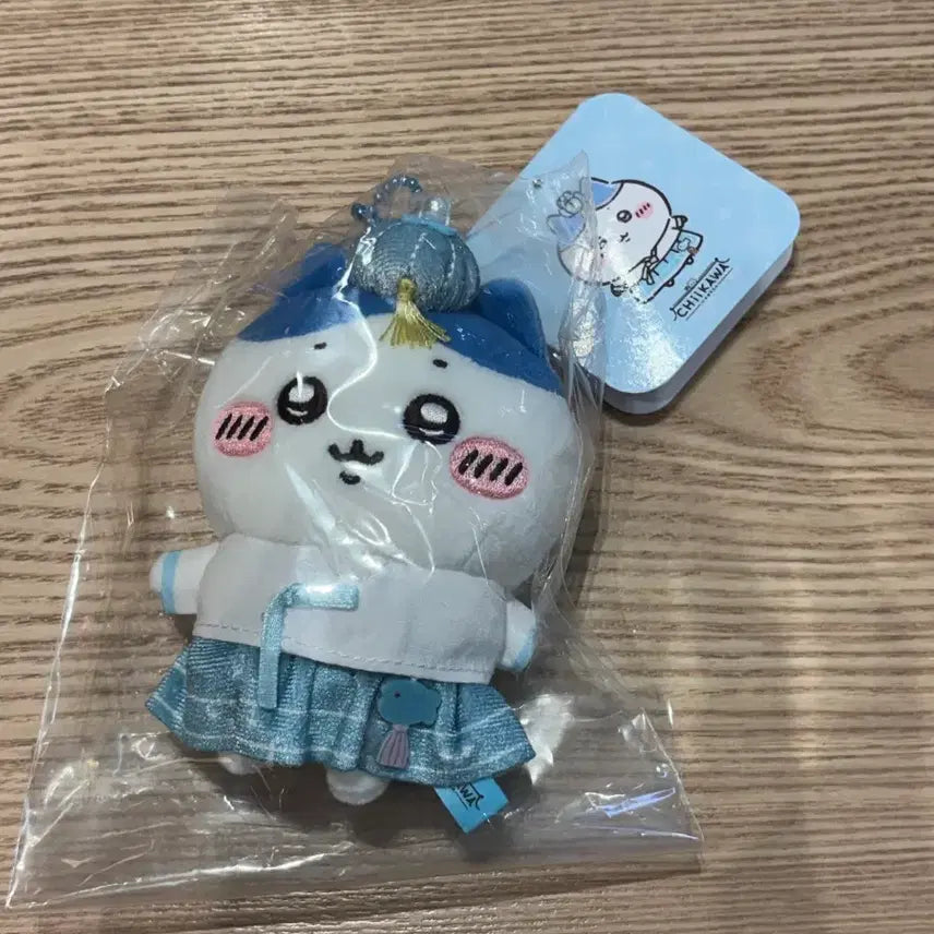 [BUNJANG] Chiikawa Hachiwari Hanbok Mascot / 한복 하치와레 먼작귀 치이카와