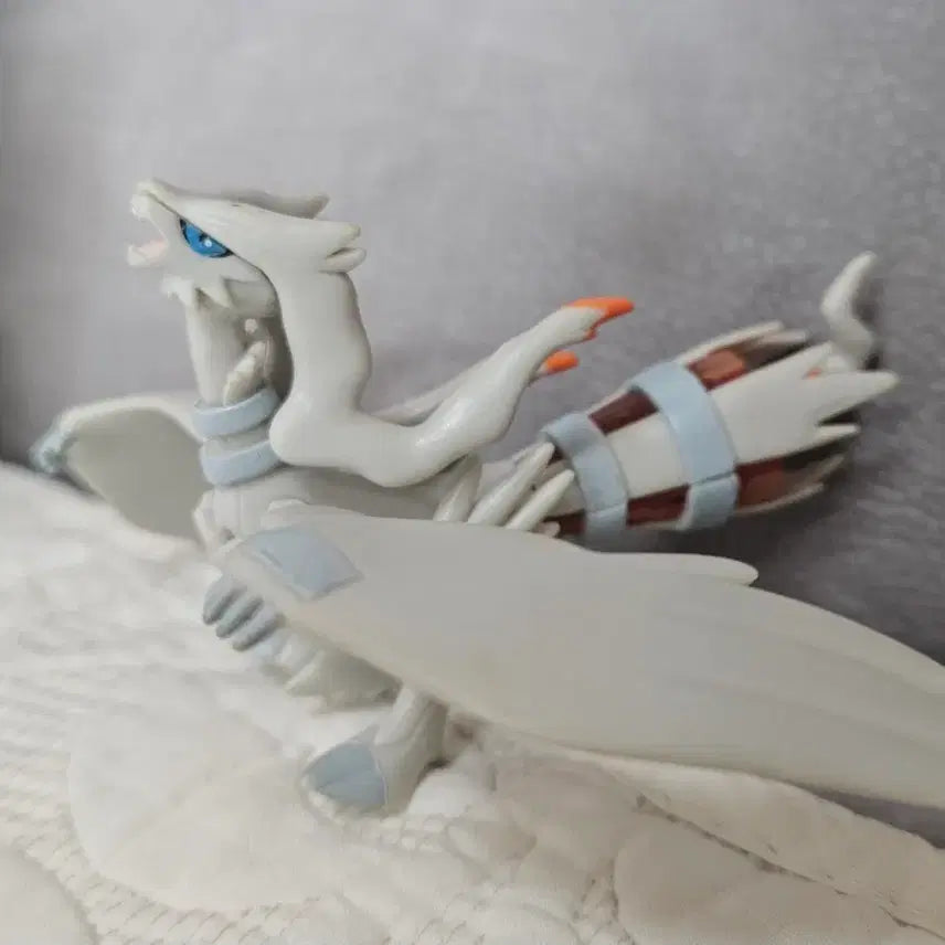 [BUNJANG] Reshiram Figure / 레쉬라무 피규어