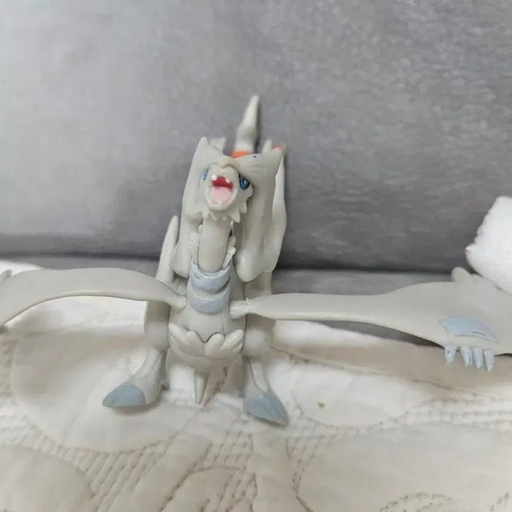 [BUNJANG] Reshiram Figure / 레쉬라무 피규어