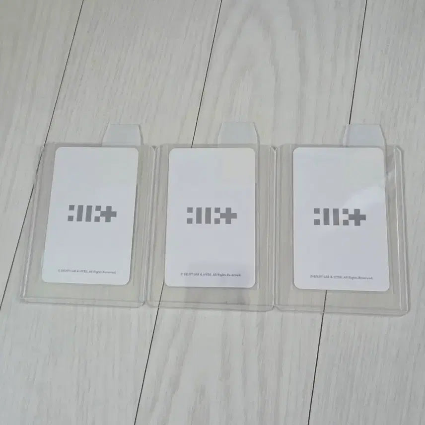 [BUNJANG] ILLIT Official Lightstick (Glitteer Bong) Weverse Shop POB Wonhee Iroha Yunha Bundle Set Photocard / 아일릿 응원봉 (글릿봉) 위버스샵 특전 포카 원희 이로하 윤아 일괄 판매