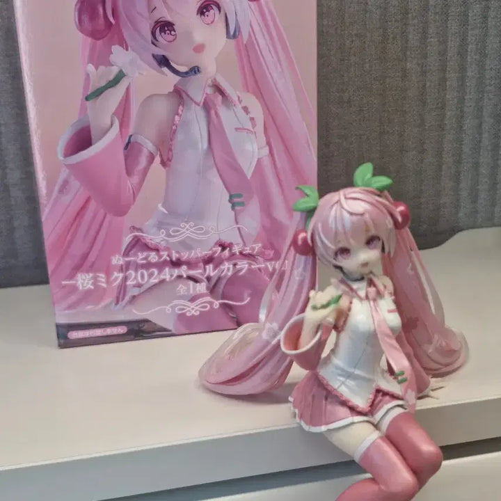 [BUNJANG] Sakura Miku 2024 Noodle Stopper Figure (Pearl Version) / 2024 사쿠라 미쿠 누들스토퍼(유펄)