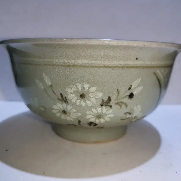 [BUNJANG] Celadon Tea Bowl with Floral and Insect Motifs / 청자 다완