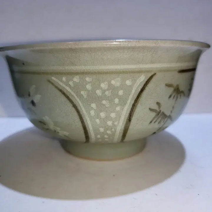 [BUNJANG] Celadon Tea Bowl with Floral and Insect Motifs / 청자 다완