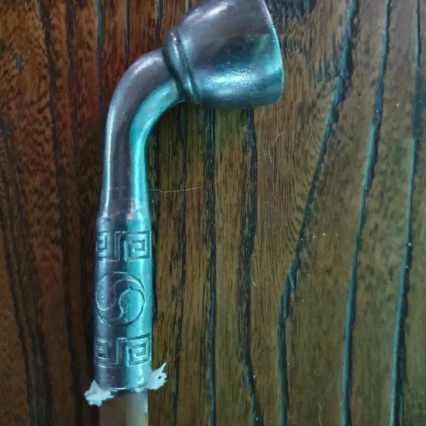 [BUNJANG] Rare Folk Artifacts: Exquisite Lightning Patterned White Brass Traditional Korean Tobacco Pipe (Yeonjuk) and Accessories Set / 희귀 민속품] 뇌문조각이 정교한 오리지널 백동 전통 담뱃대(연죽)와 부속 일괄 (반