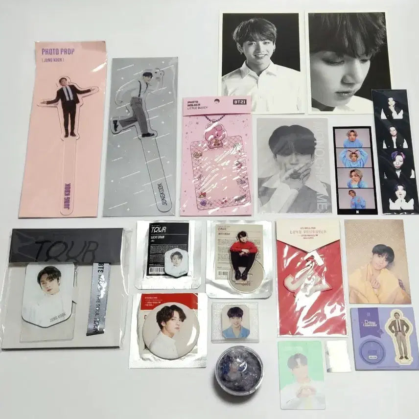 [BUNJANG] BTS Jungkook Photocard Bundle Set / 19p bts jungkook 방탄소년단 정국 포토프롭 뱃지 럭드 랜야드 엽서 포카 키링 증사 네컷 방방콘 매직샵 맵솔 럽셀콘 일본 스픽콘 모노크롬 버터 페스타 페르소나 레모나