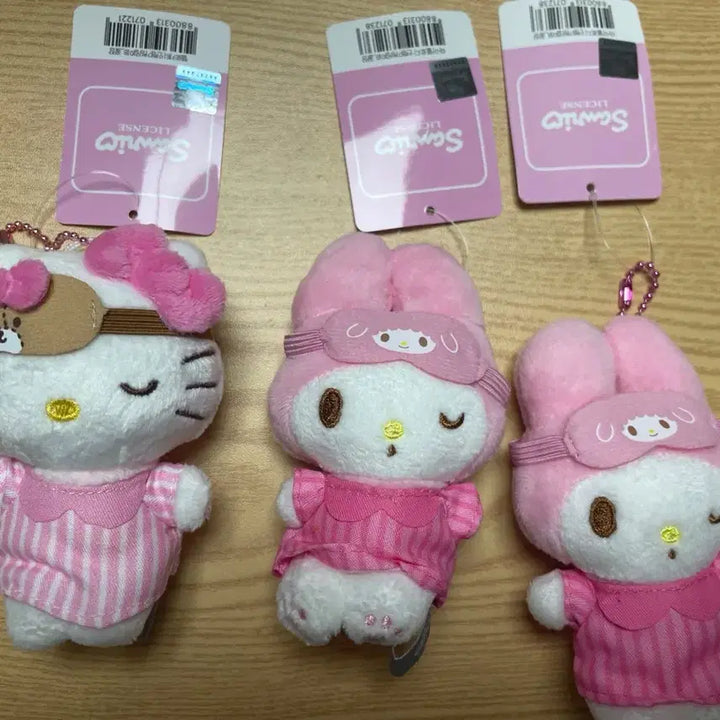 [BUNJANG] Sanrio My Melody Hello Kitty Pajama Plush Keychain Bundle Set / 일괄/새상품/정품/택있음)산리오 마이멜로디 헬로키티 파자마 인형키링