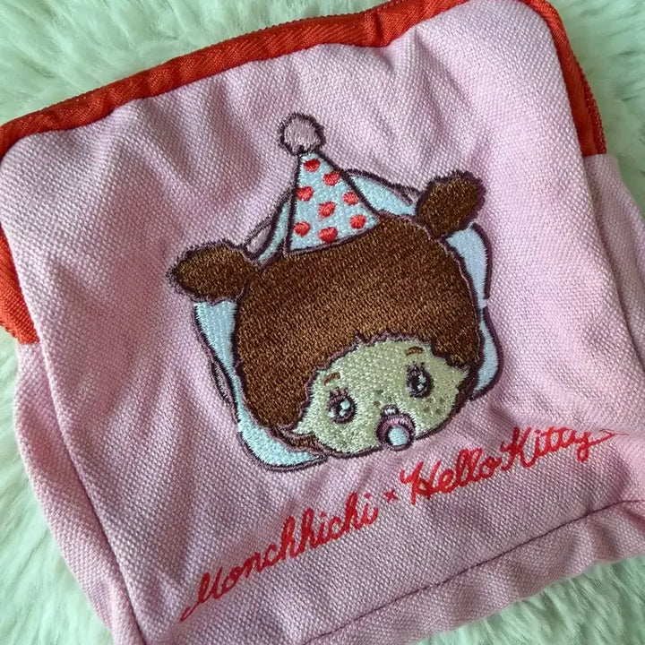 [BUNJANG] Monchhichi x Hello Kitty Collaboration Bebe Monchhichi Pouch / 몬치치 헬로키티 콜라보 베베치치 파우치 새상품